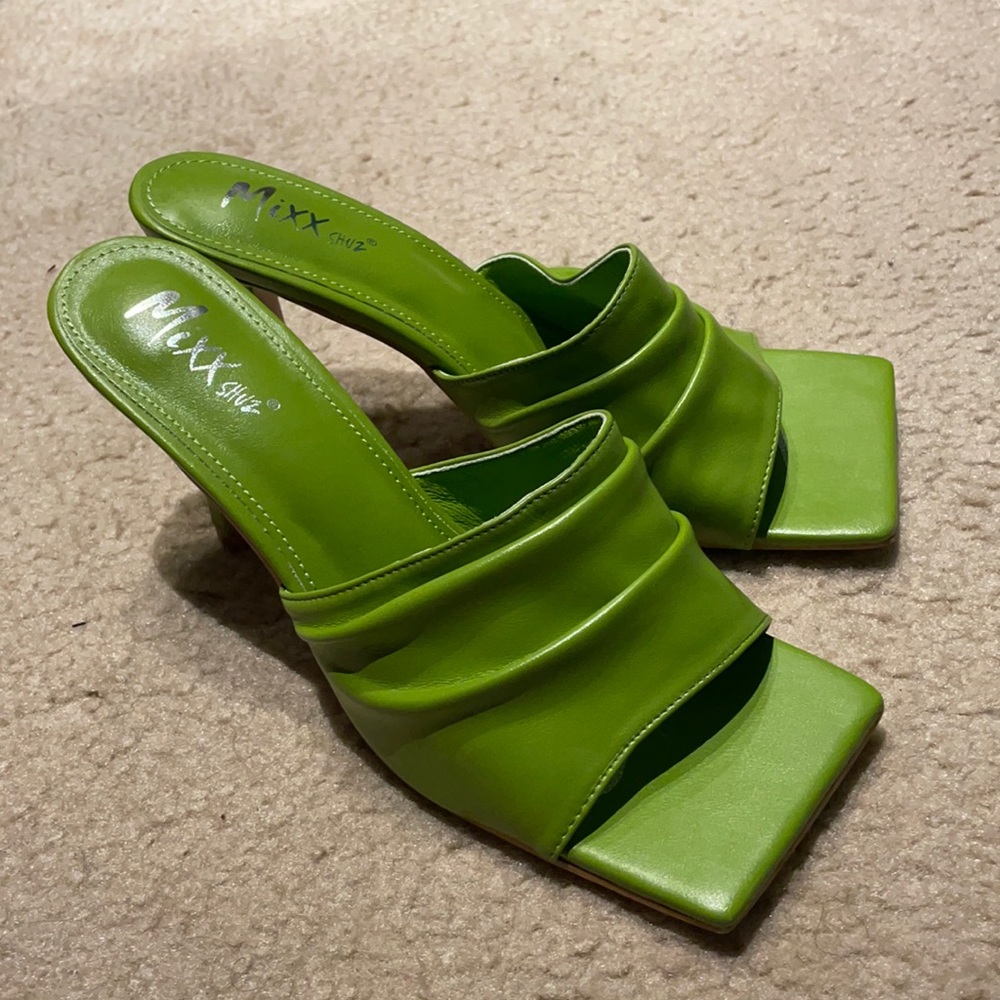 ✨Green Square Toe Mules✨